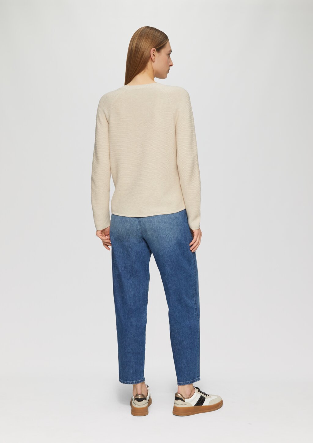 Gerippter Strickpullover aus Baumwollmix mit V-Ausschnitt