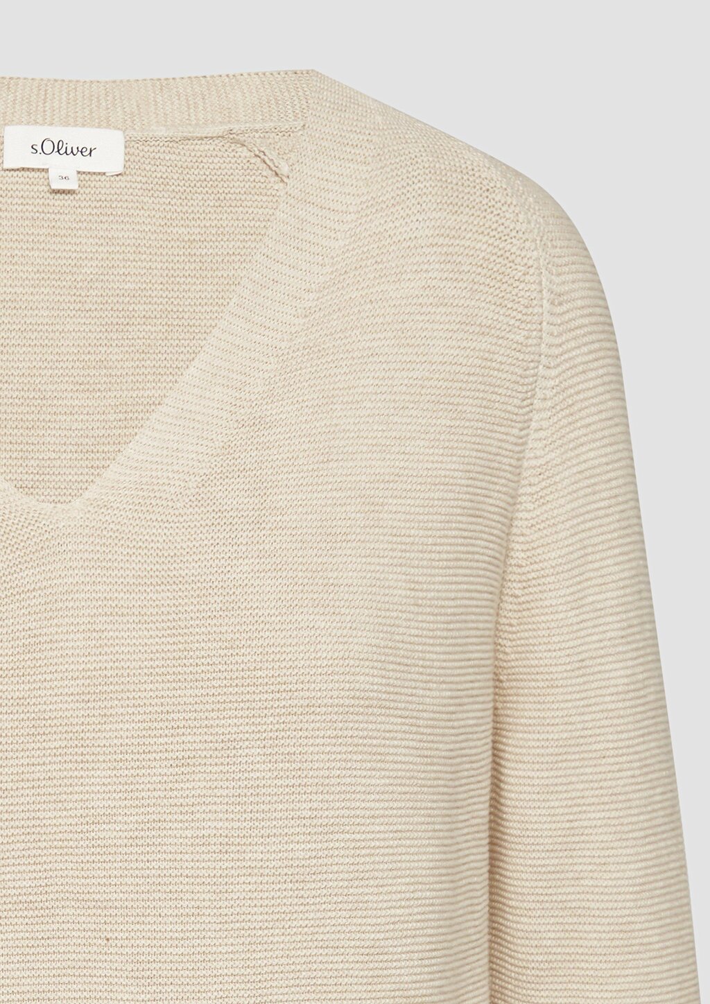 Gerippter Strickpullover aus Baumwollmix mit V-Ausschnitt