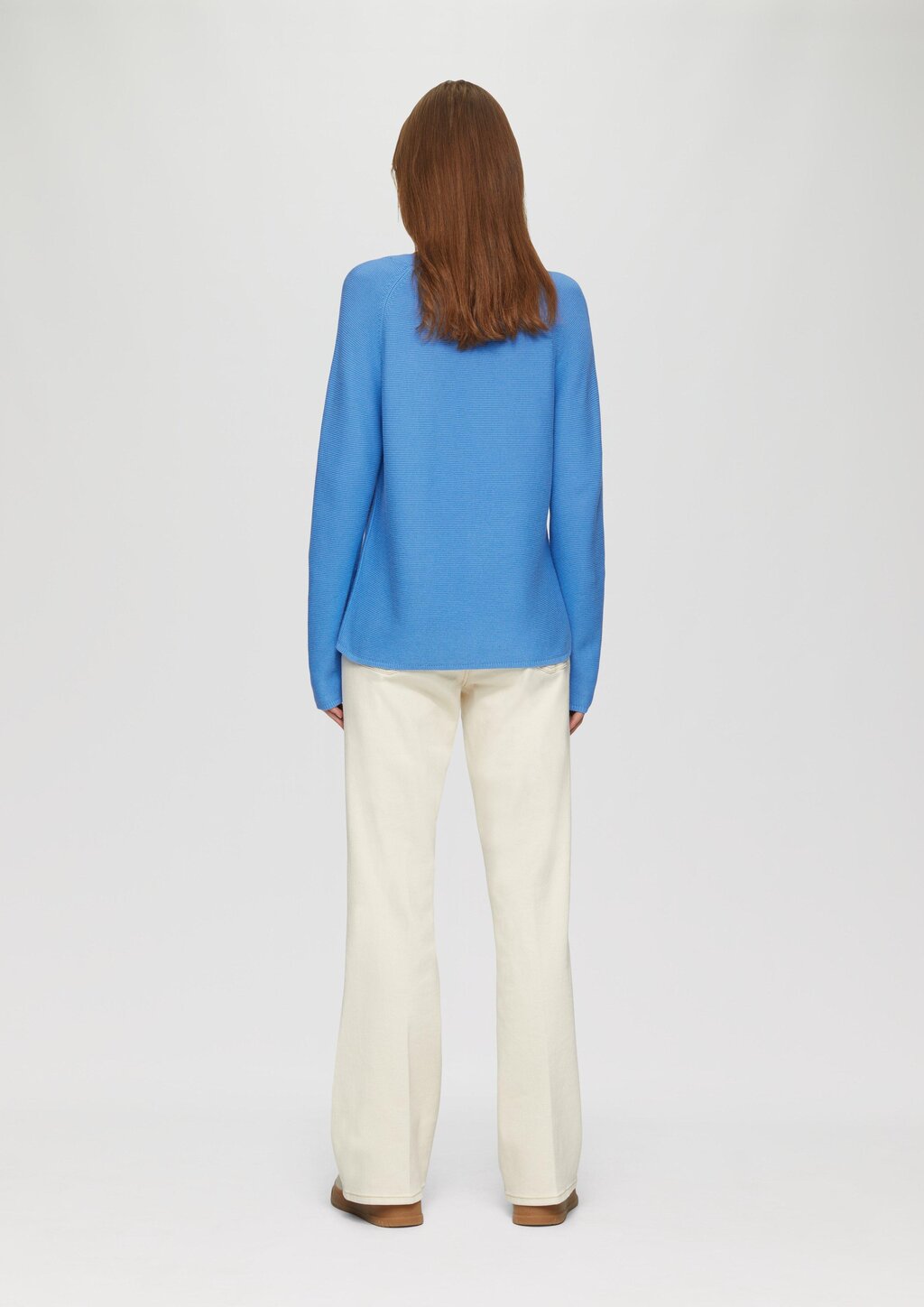 Gerippter Strickpullover aus Baumwollmix mit V-Ausschnitt