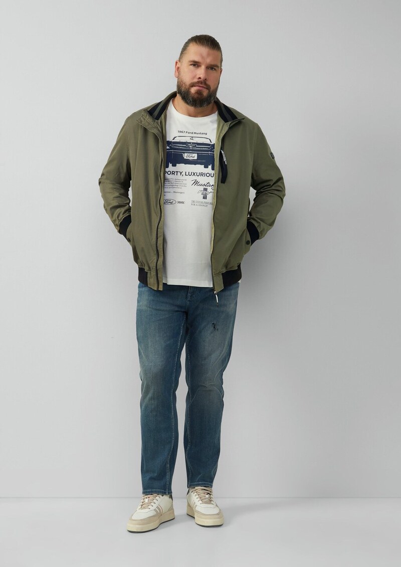 Outdoor-Jacke mit Stehkragen und Kontrast-Details