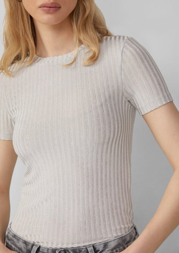 Leicht transparentes Rippshirt im Metallic-Look