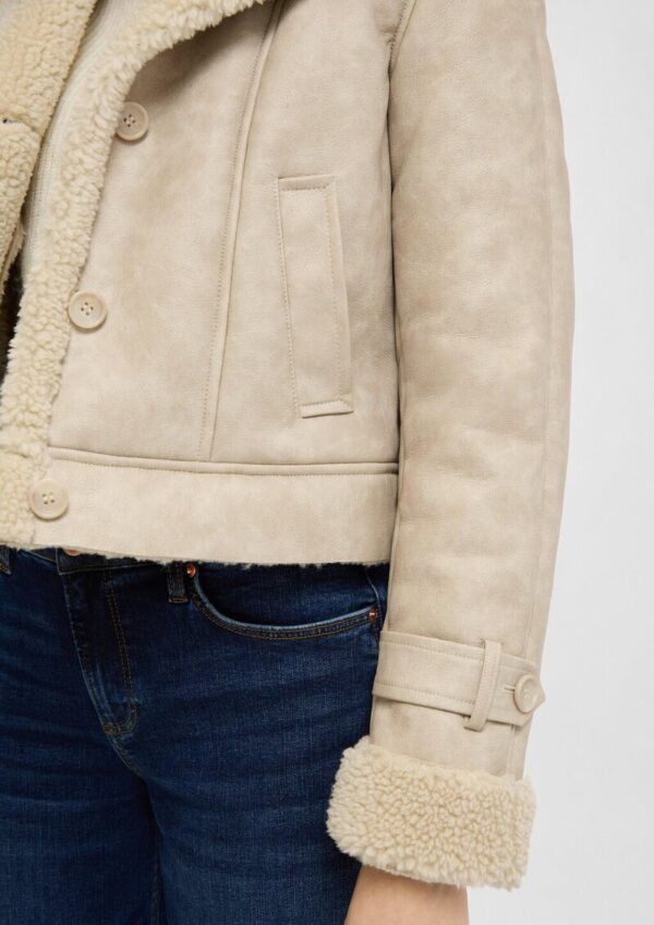 Kurze Jacke in Lammfelloptik