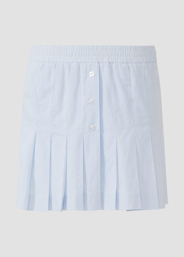 Faltenminirock mit zarten Streifen | QS x Debi Flügge