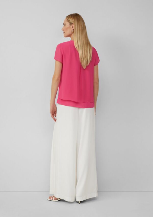 Kurzärmelige Chiffonbluse mit Layering