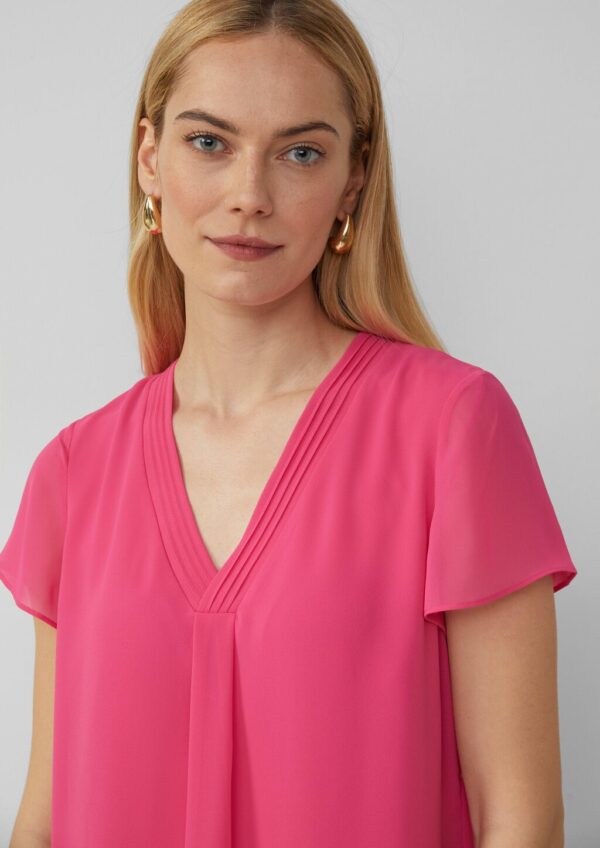 Kurzärmelige Chiffonbluse mit Layering