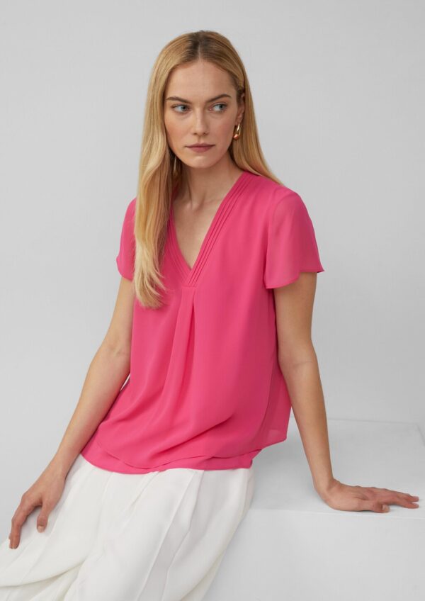 Kurzärmelige Chiffonbluse mit Layering