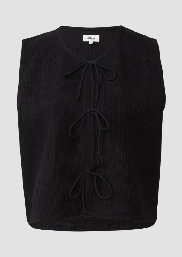 Gerippte Strickweste mit Schleifenverschlüssen