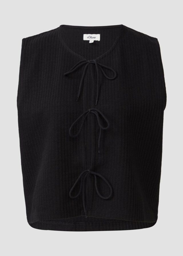 Gerippte Strickweste mit Schleifenverschlüssen