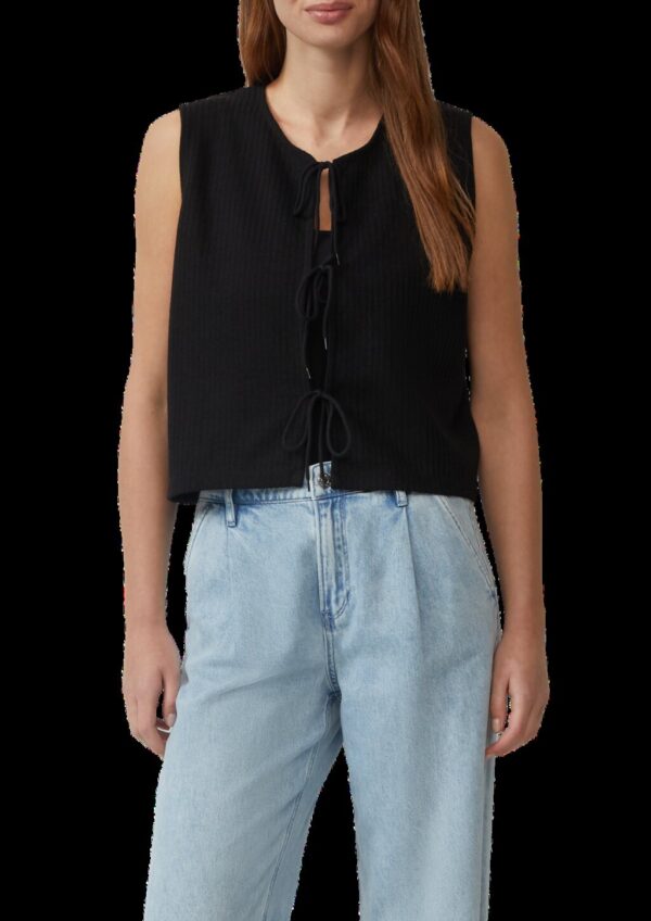 Gerippte Strickweste mit Schleifenverschlüssen