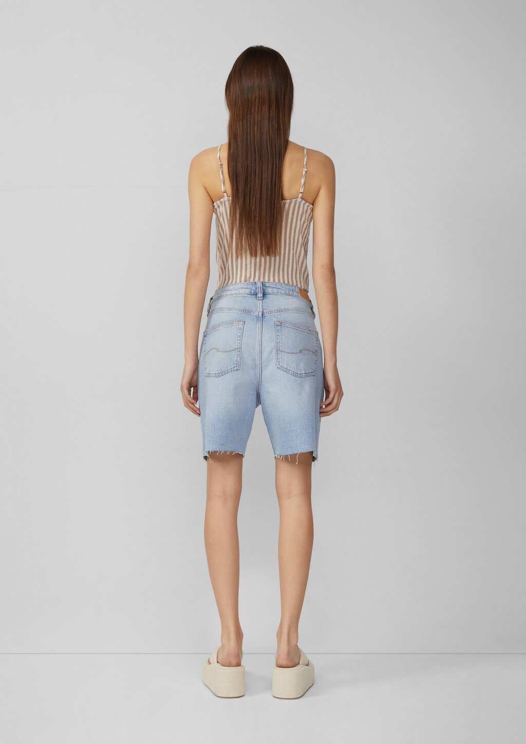 Jeans Mom / Relaxed Fit / High Rise