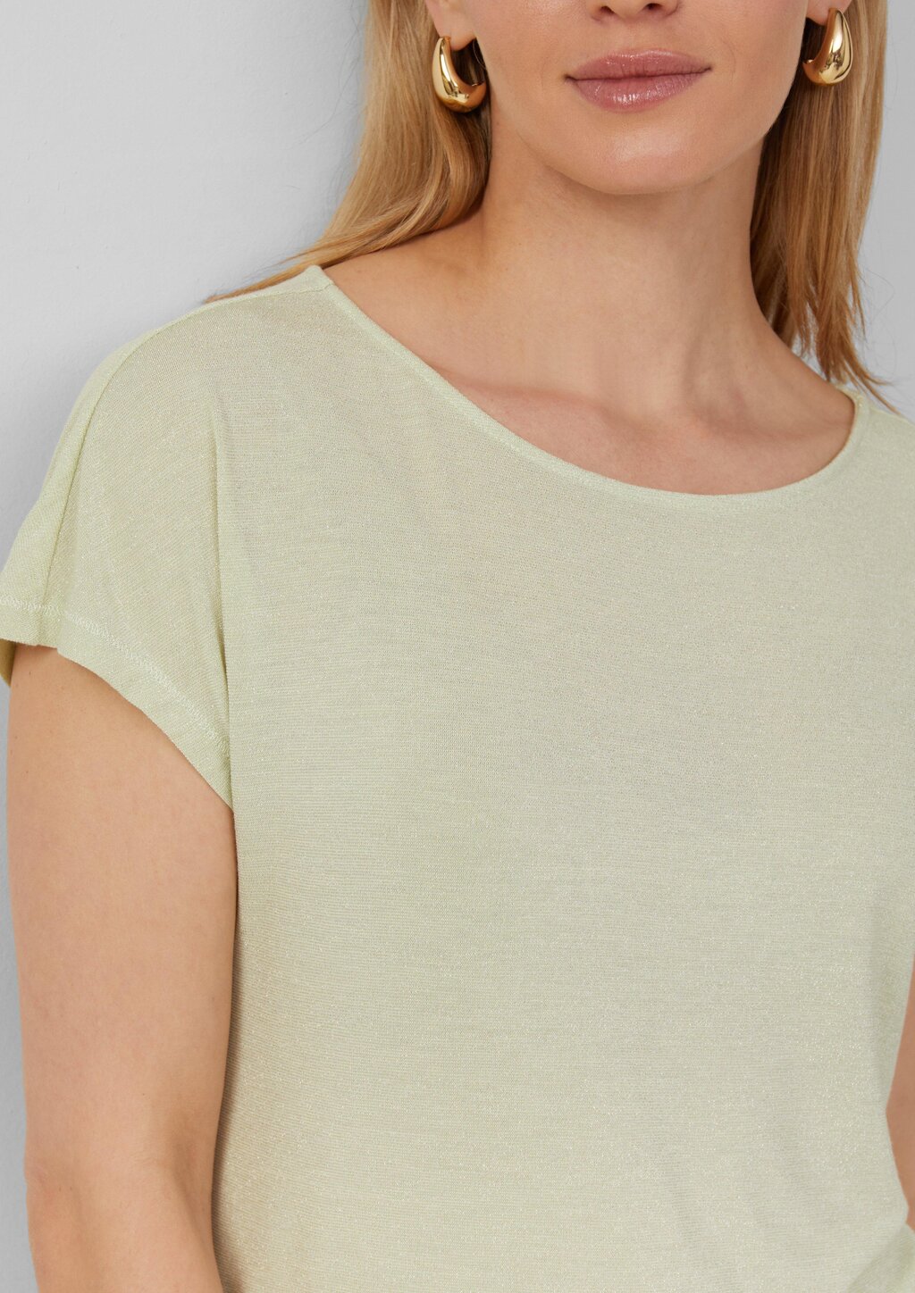 T-Shirt im Relaxed Fit mit Glitzergarn und U-Boot-Ausschnitt