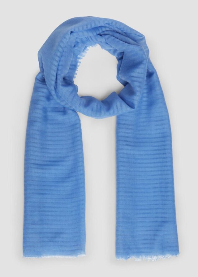 Gestreifter Schal aus Webware mit Fransen