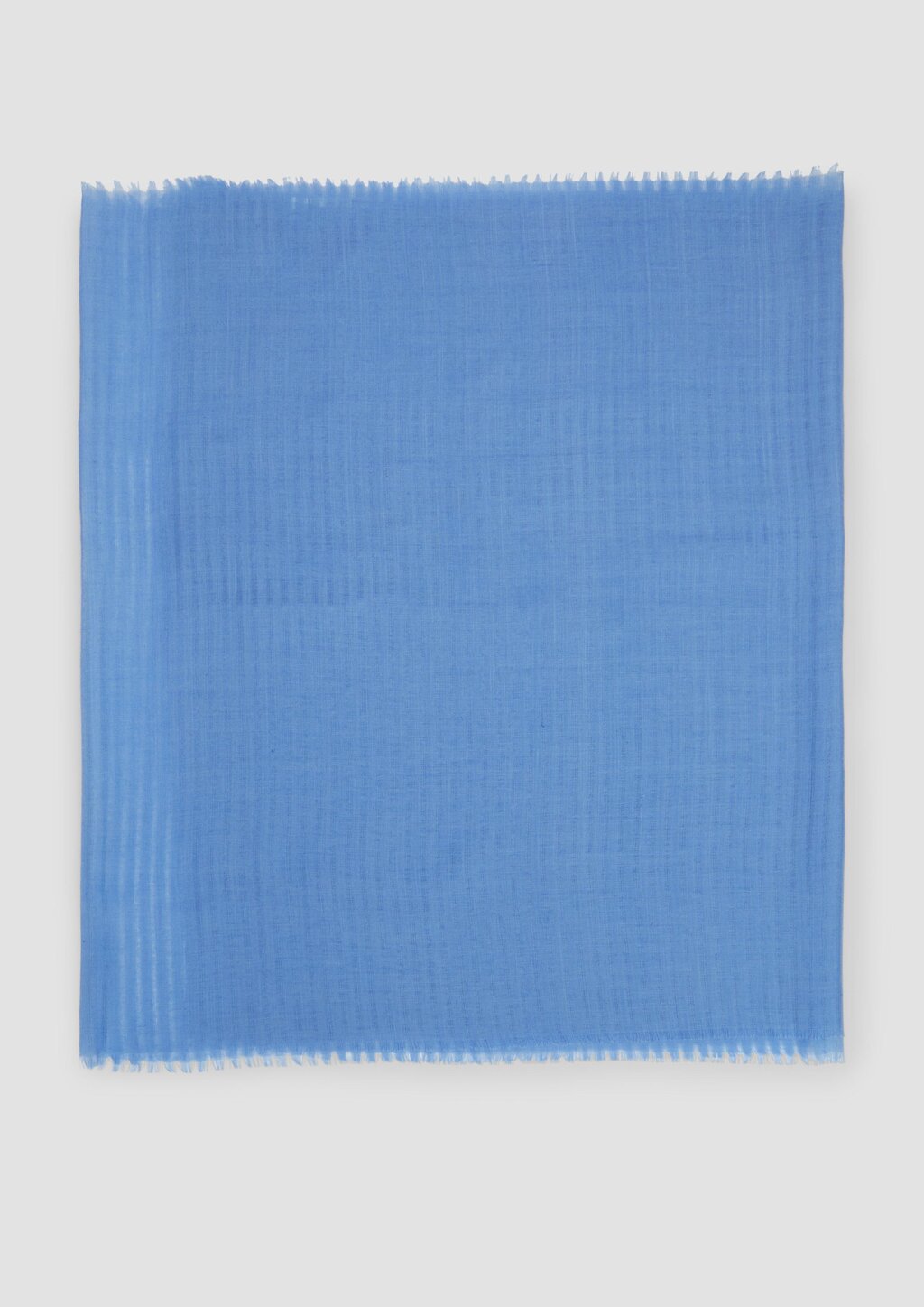 Gestreifter Schal aus Webware mit Fransen