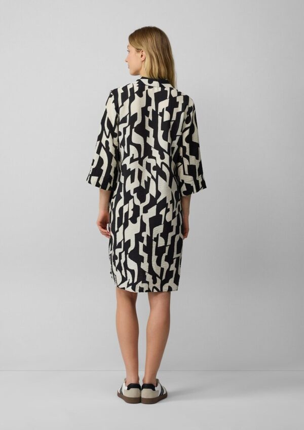 Strukturiertes Hemdblusenkleid mit 3/4-Ärmeln und seitlichen Eingrifftaschen