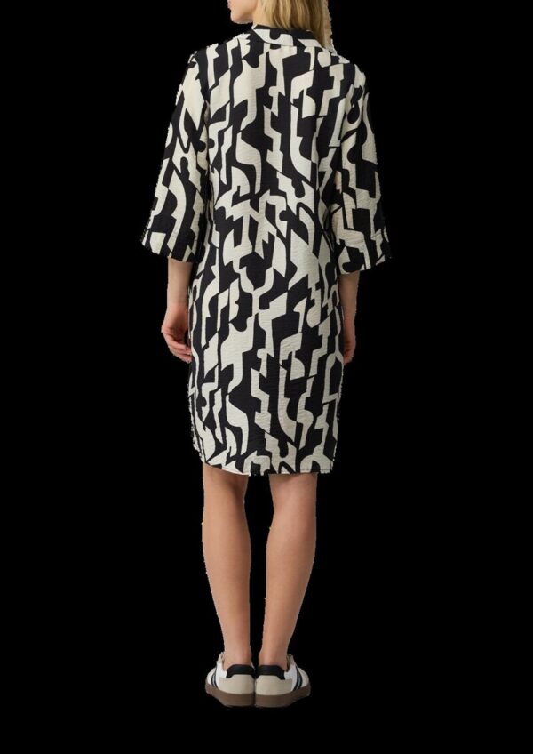 Strukturiertes Hemdblusenkleid mit 3/4-Ärmeln und seitlichen Eingrifftaschen