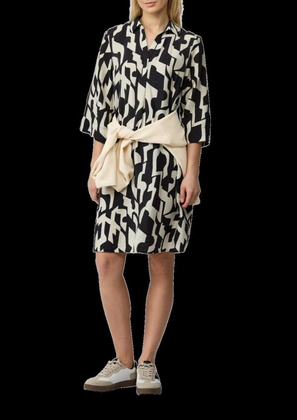 Strukturiertes Hemdblusenkleid mit 3/4-Ärmeln und seitlichen Eingrifftaschen