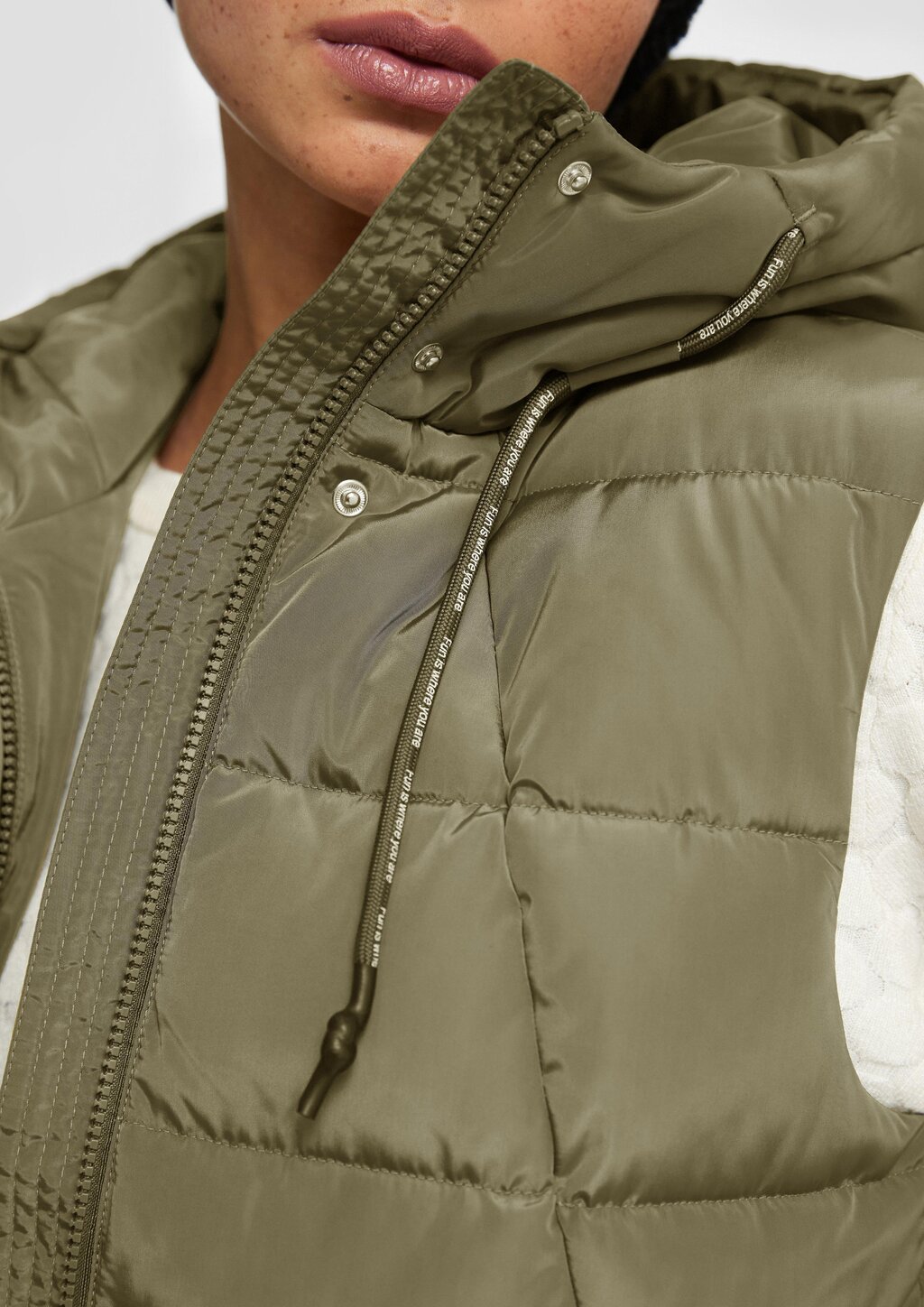 Warm wattierte Steppweste mit Kapuze