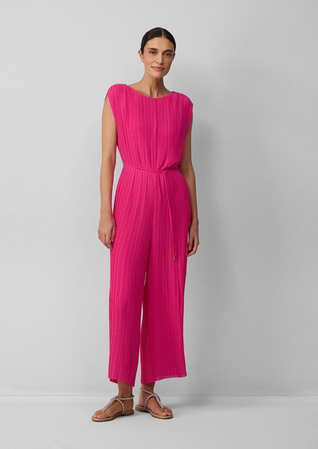 Plissierter Jumpsuit aus Chiffon mit Bindegürtel