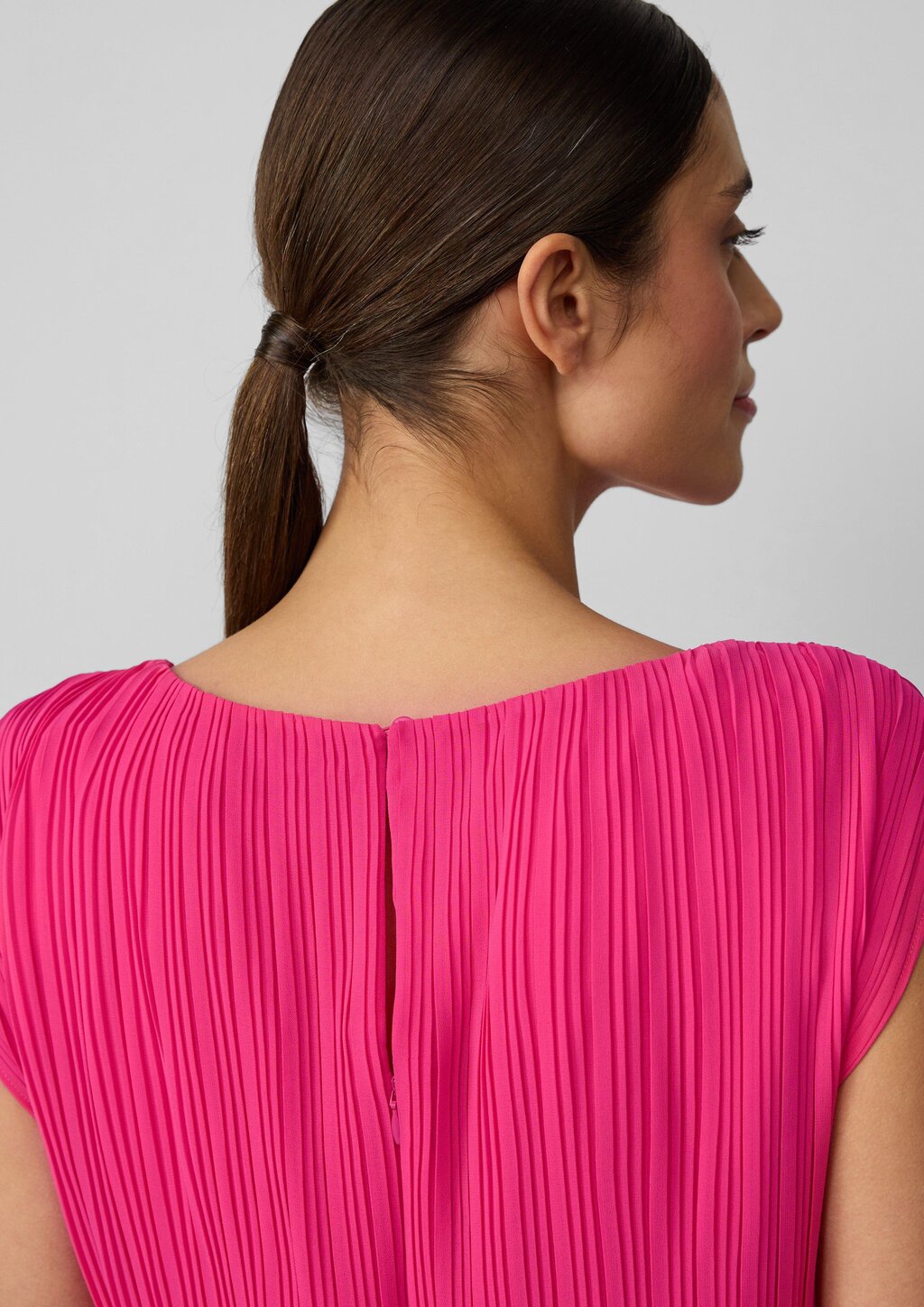 Plissierter Jumpsuit aus Chiffon mit Bindegürtel