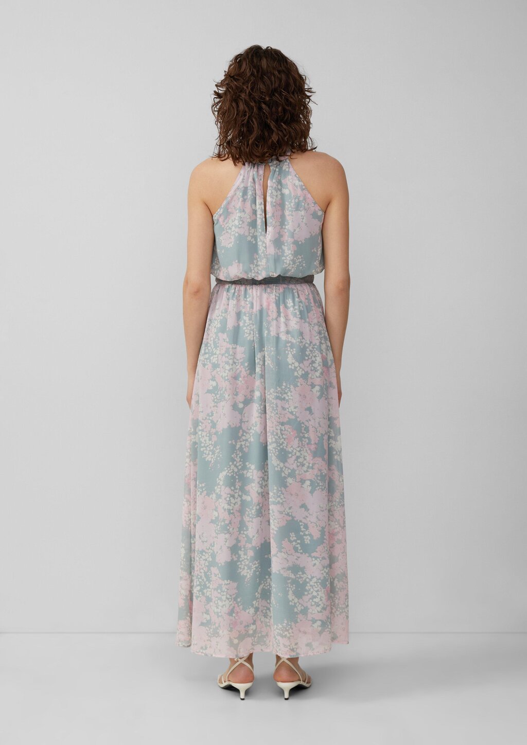 Langes Chiffonkleid mit Smok-Detail