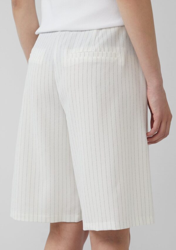 Nadelstreifen-Bermuda