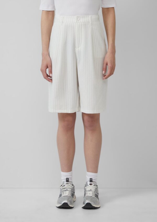 Nadelstreifen-Bermuda