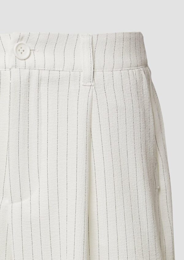 Nadelstreifen-Bermuda