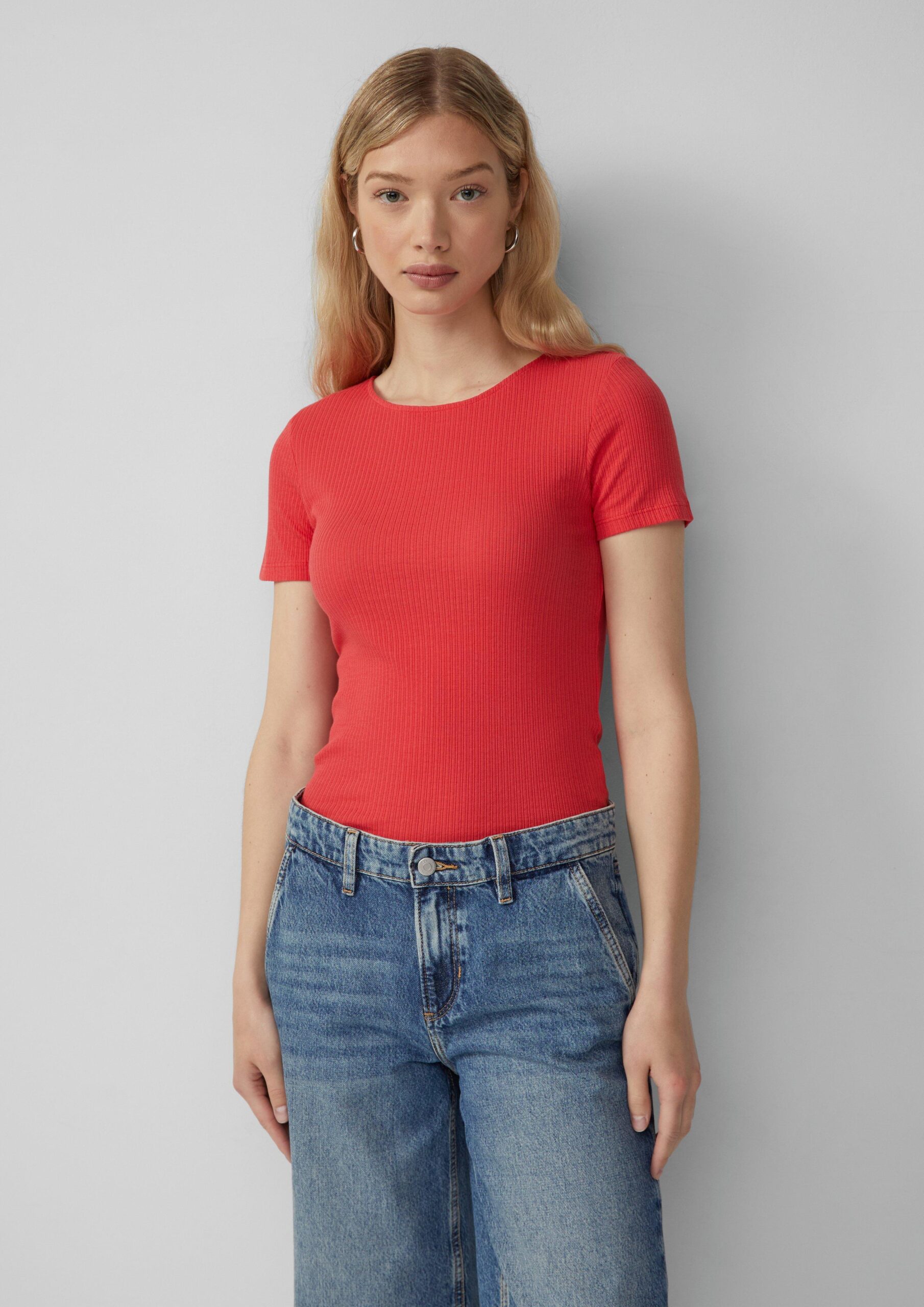 Schmal geschnittenes Shirt mit Ajourmuster