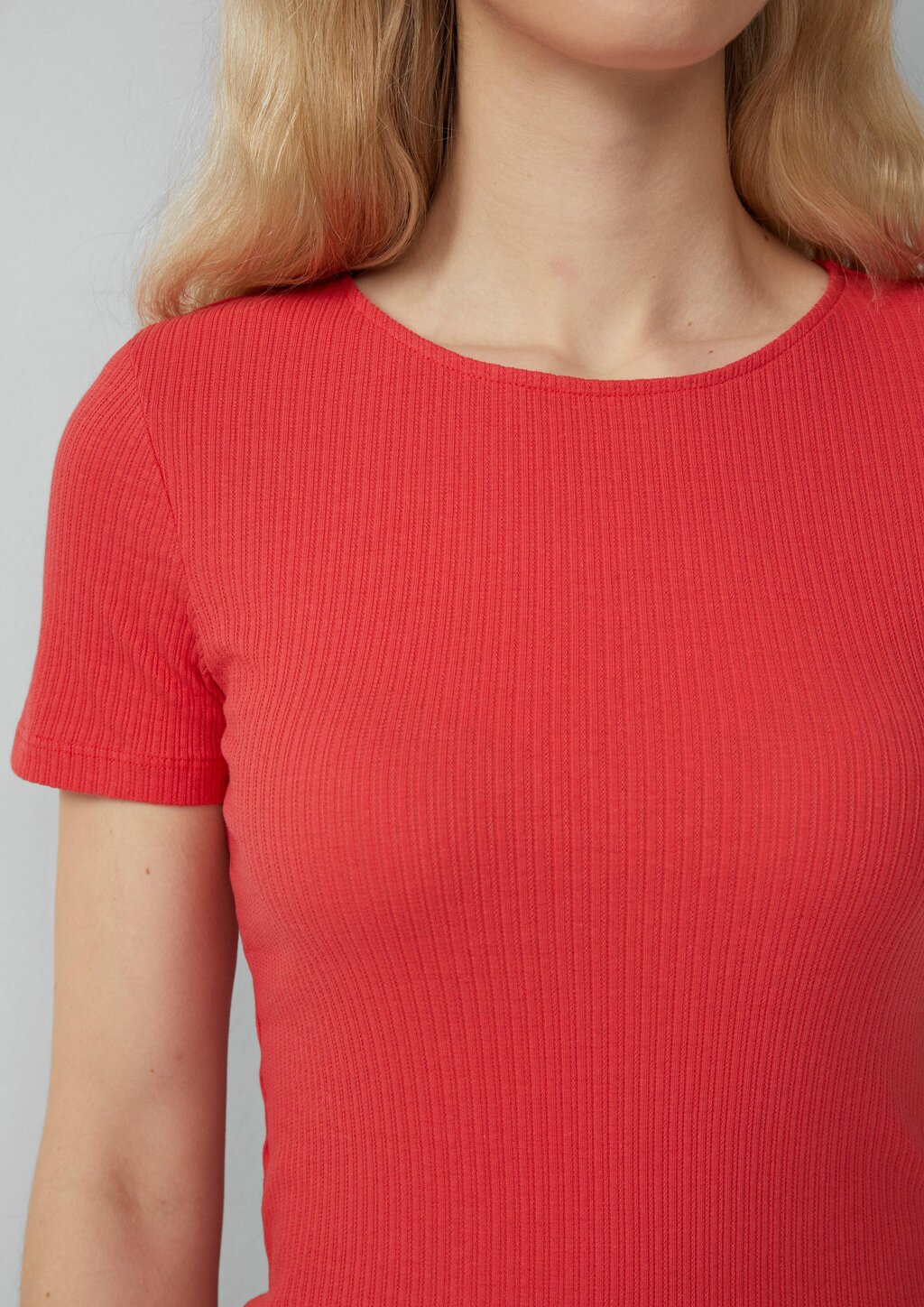 Schmal geschnittenes Shirt mit Ajourmuster