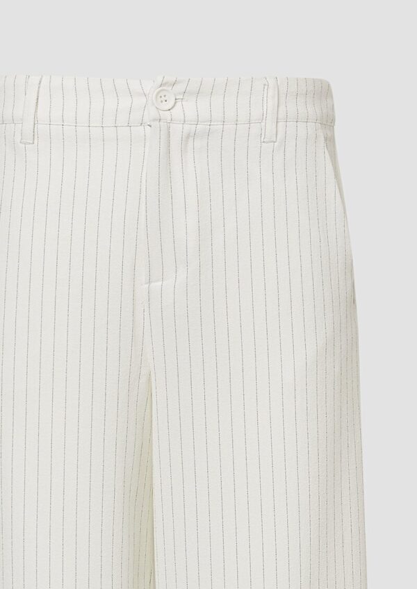 Nadelstreifen-Hose mit weitem Bein