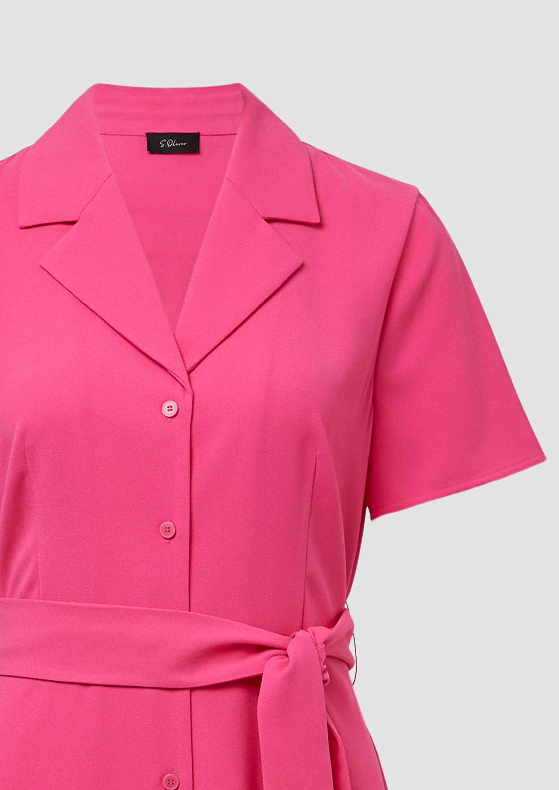 Figurbetontes Midikleid mit Bindegürtel und Reverskragen