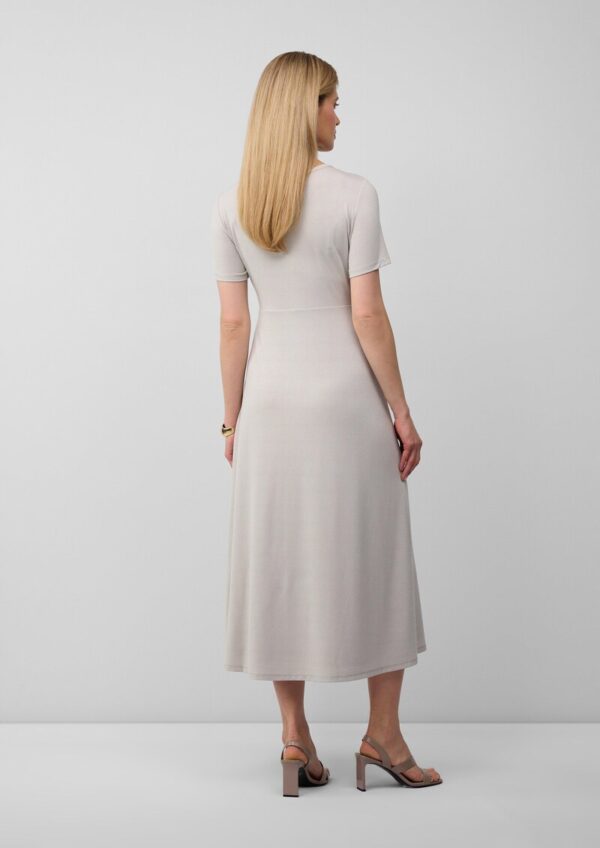 Tailliertes Midikleid aus Viskosemix aus Glitzergarn