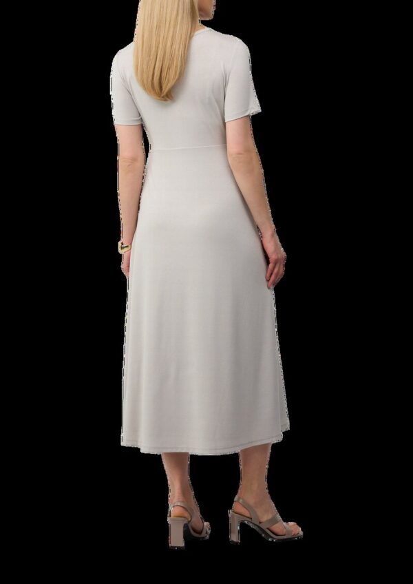 Tailliertes Midikleid aus Viskosemix aus Glitzergarn