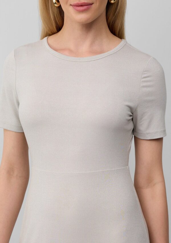 Tailliertes Midikleid aus Viskosemix aus Glitzergarn