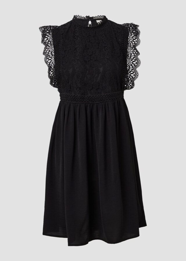 Kurzes Kleid mit Spitzenoberteil