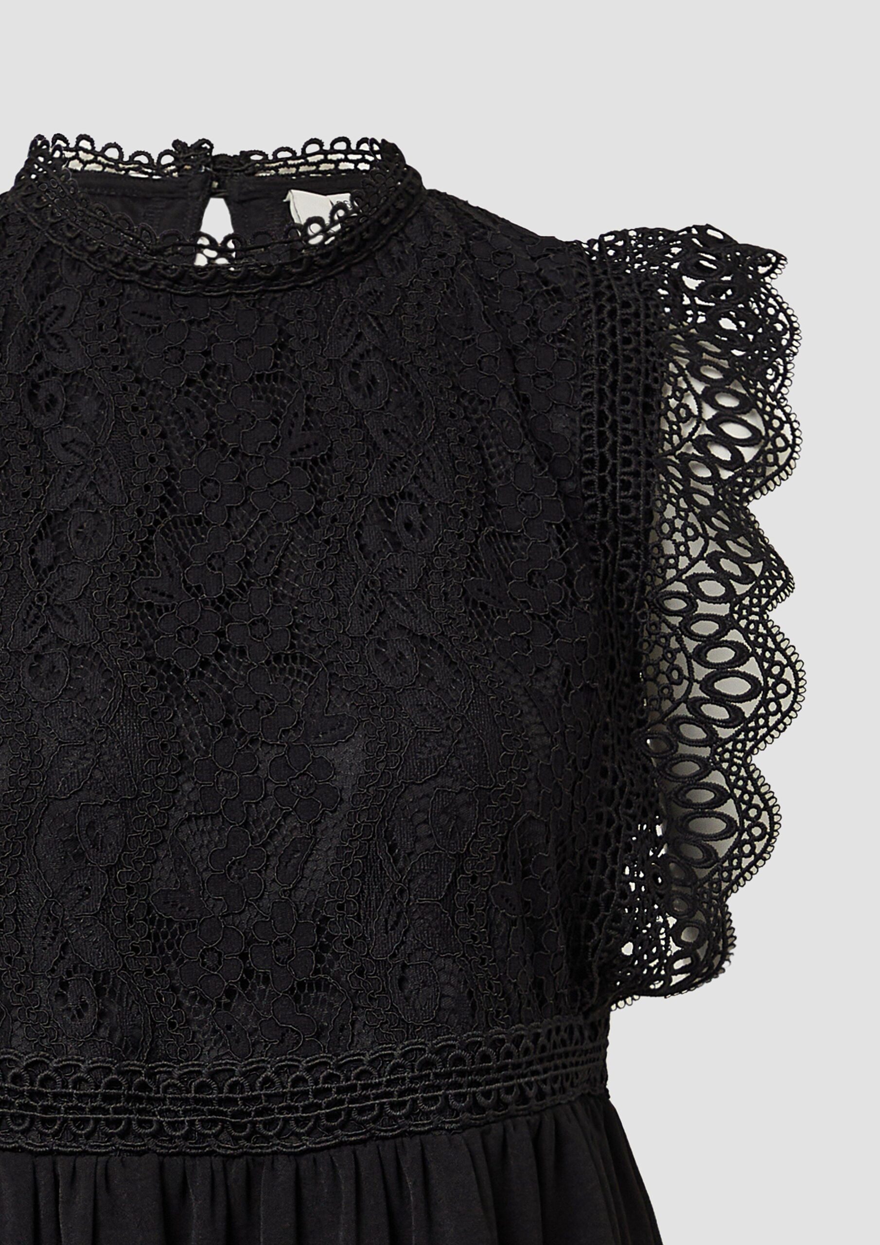 Kurzes Kleid mit Spitzenoberteil