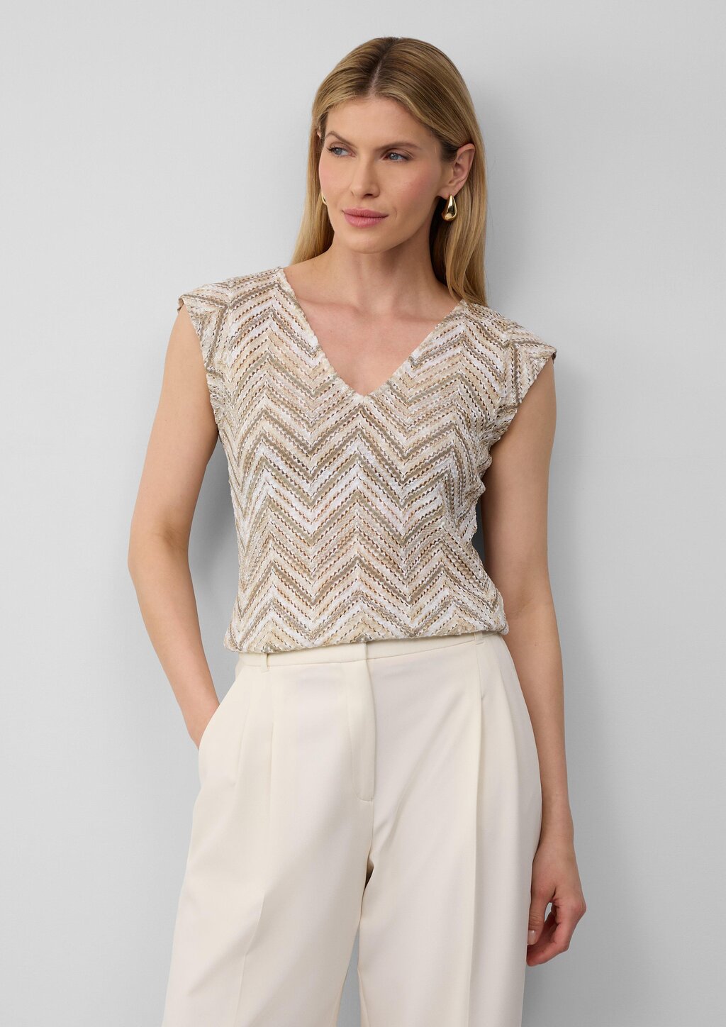 Semitransparentes T-Shirt aus Strickjersey mit V-Ausschnitt