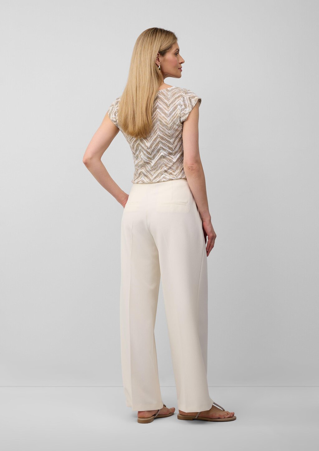 Semitransparentes T-Shirt aus Strickjersey mit V-Ausschnitt