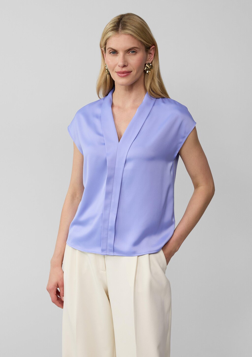 Blusenshirt aus Viskose mit V-Ausschnitt
