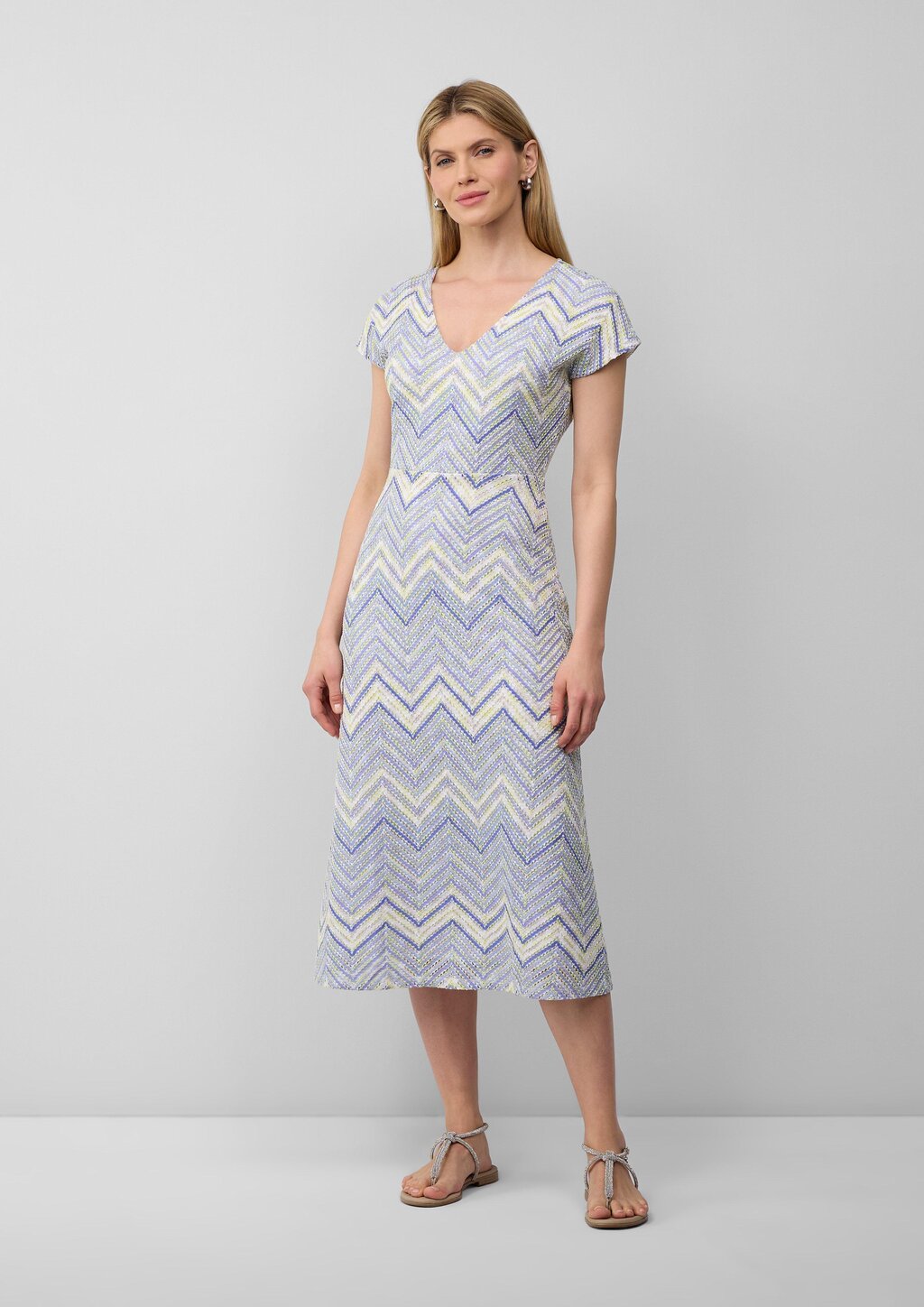 Antailliertes Midikleid aus Strickjersey mit V-Ausschnitt