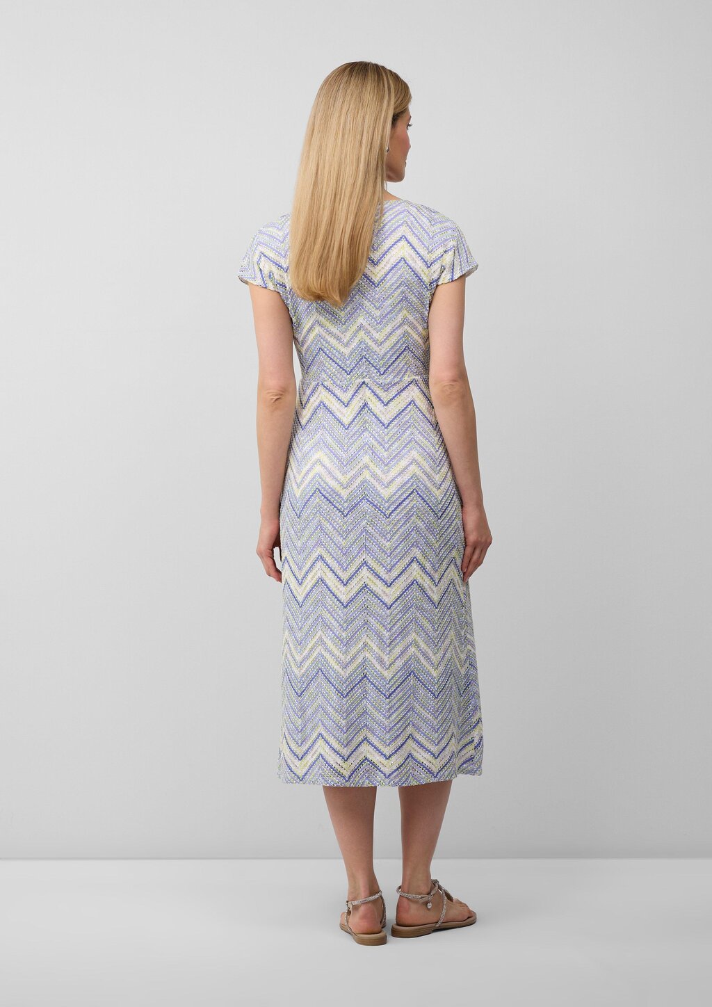 Antailliertes Midikleid aus Strickjersey mit V-Ausschnitt