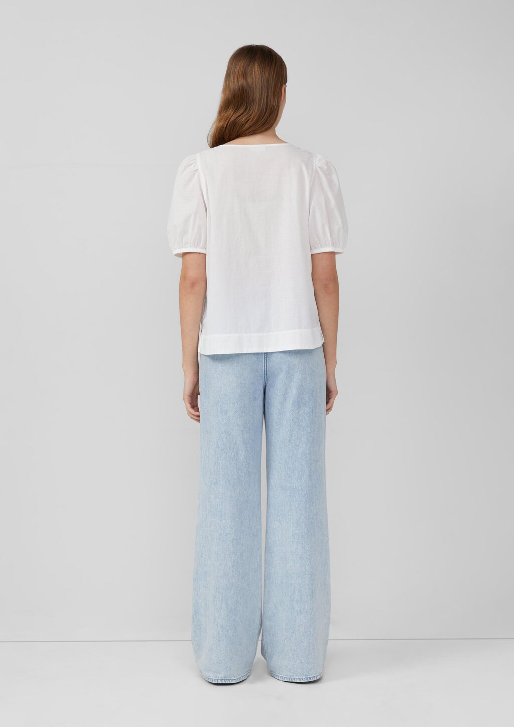 Baumwollbluse mit V-Ausschnitt und Puffärmeln