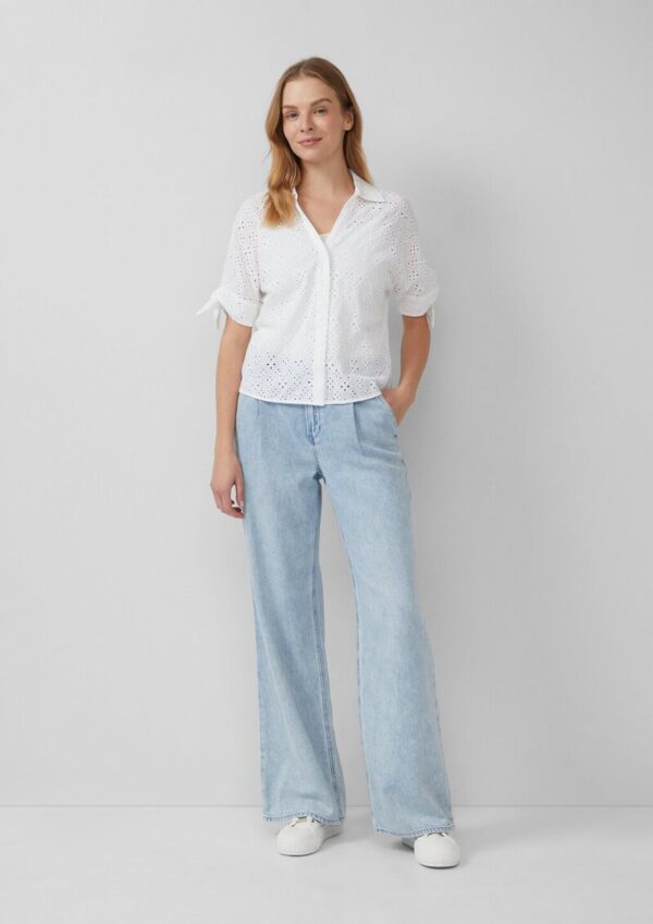 Lockere Bluse mit Lochstickerei und Knotendetail