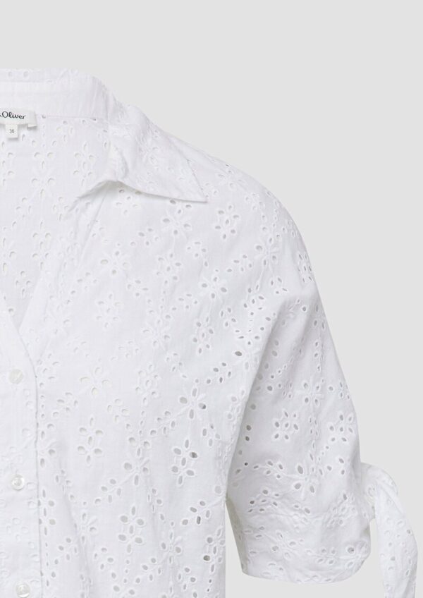 Lockere Bluse mit Lochstickerei und Knotendetail