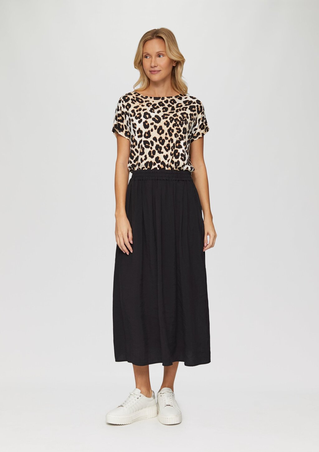 Fließender Midi-Rock mit Elastikbund und seitlichen Eingrifftaschen