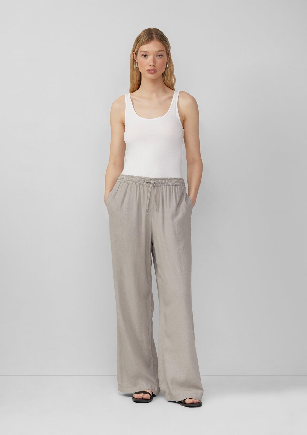 Leinenmixhose mit Gummizug und weitem Bein