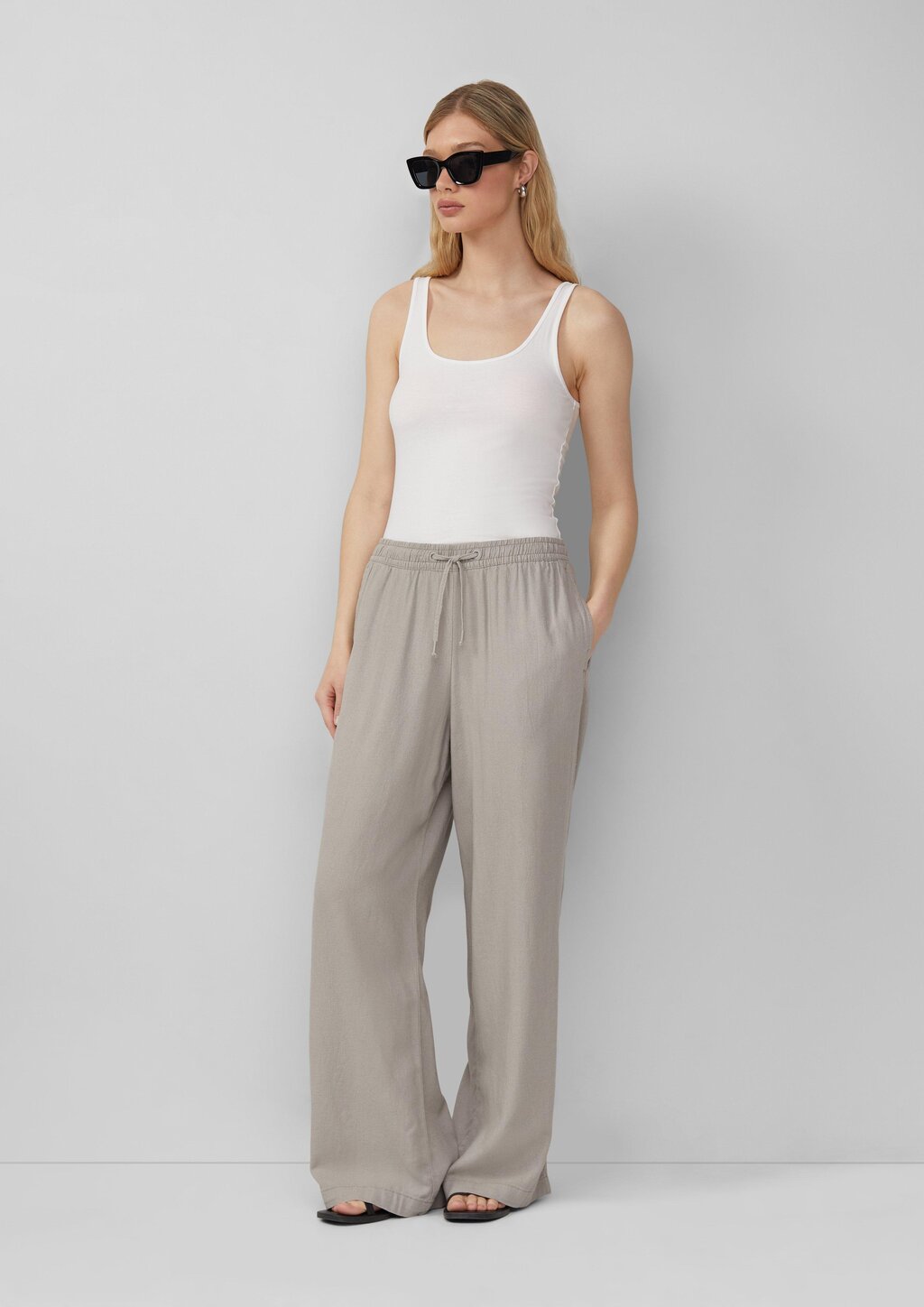Leinenmixhose mit Gummizug und weitem Bein
