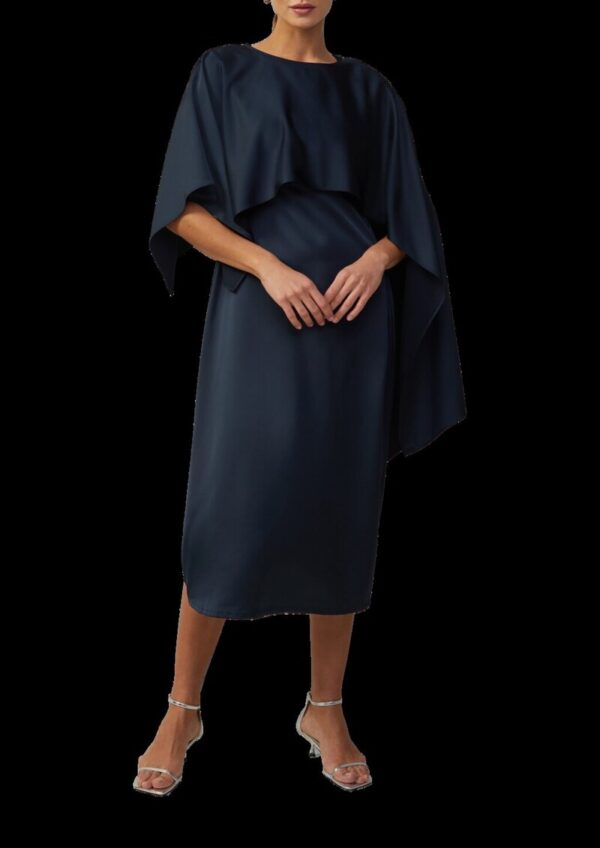 Kurzes Satinkleid mit abnehmbarem Schulterteil