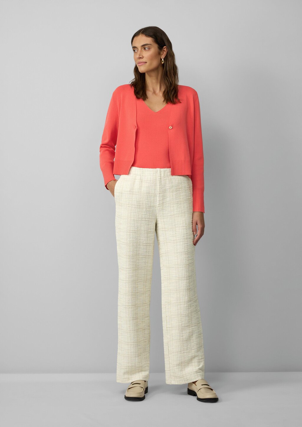 Kurzer Feinstrick-Cardigan aus Viskosemix mit Knopf