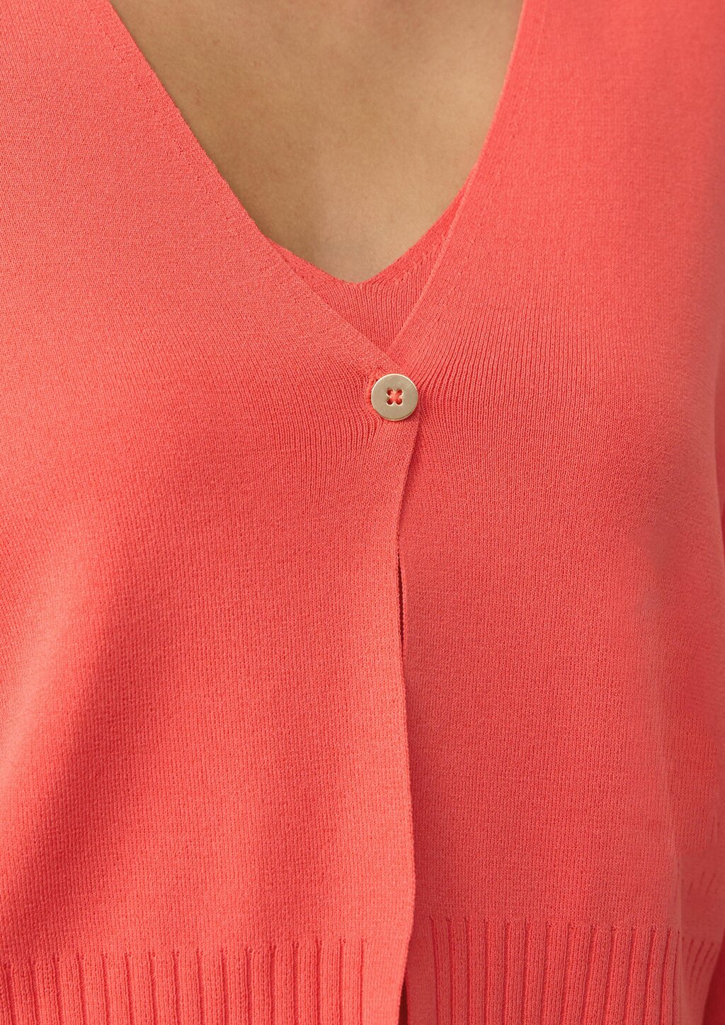 Kurzer Feinstrick-Cardigan aus Viskosemix mit Knopf